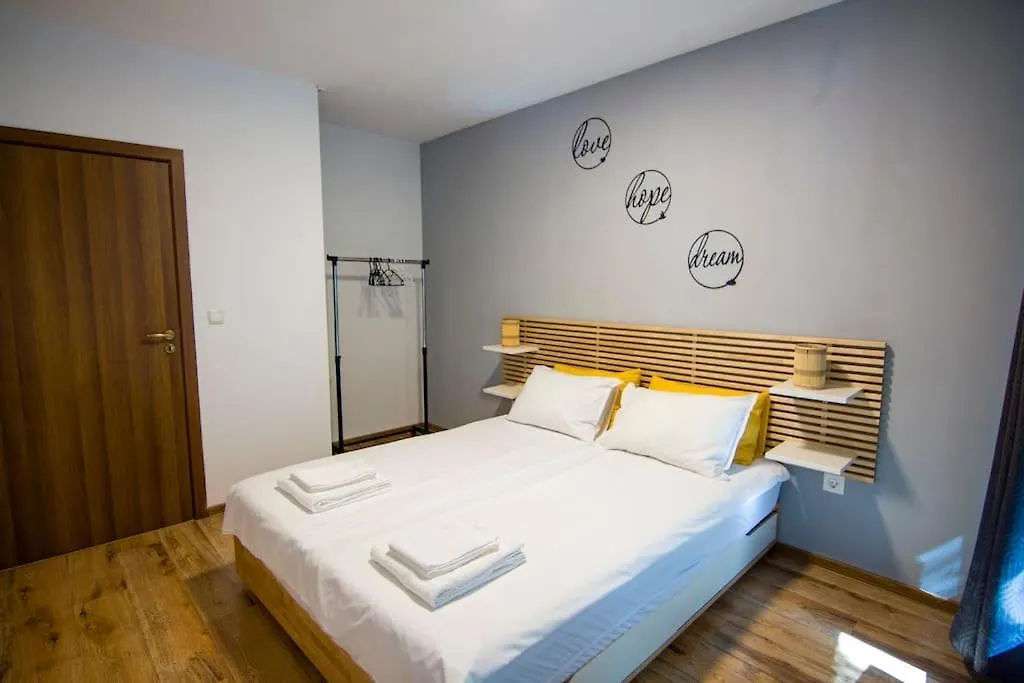 アパート Аpartment Near Sofia Airportアパートメント